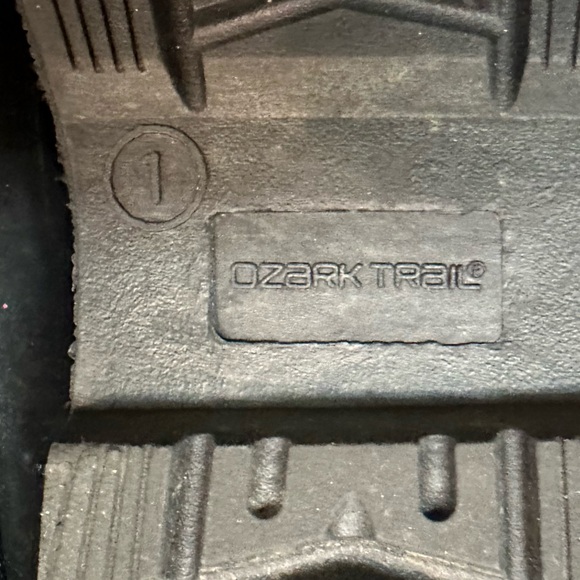 Ozark Trail girls snow boots size 1, worn once - Picture 6 of 6